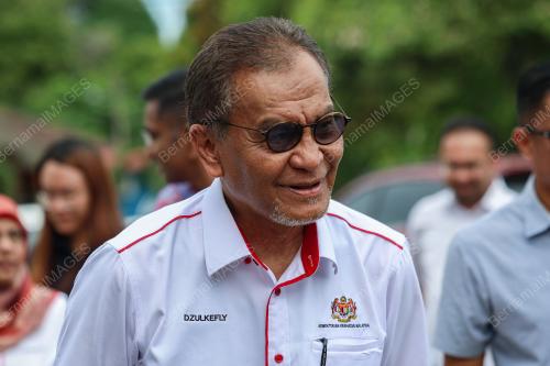 DATUK SERI DR DZULKEFLY AHMAD