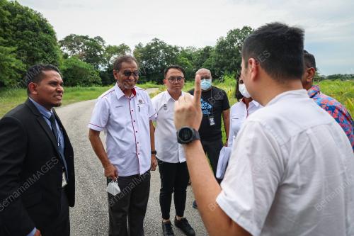 DATUK SERI DR DZULKEFLY AHMAD