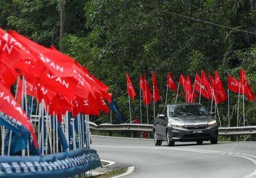 PERANG BENDERA PRK DUN KKB