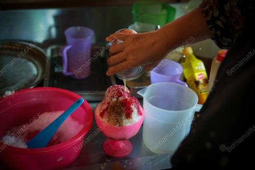 PENIAGA WARUNG MAKANAN