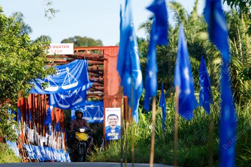 TINJAUAN BENDERA PARTI
