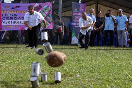 DATUK SERI DR SHAMSUL ANUAR NASARAH