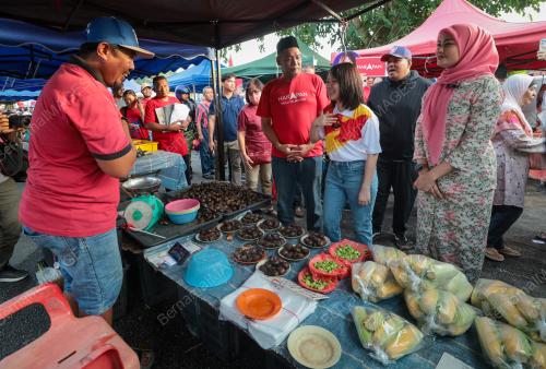 CALON KERAJAAN PERPADUAN BERKEMPEN