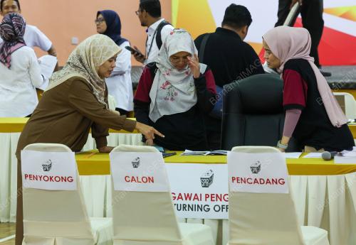 TINJAUAN PERSIAPAN PUSAT PENAMAAN CALON