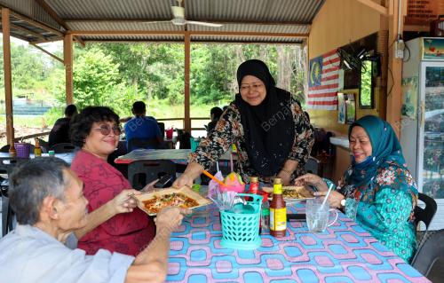 PENIAGA WARUNG MAKANAN