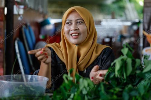 PENDUDUK NENGGIRI MENGELUH AIR TANDAK KOTOR AKIBAT PEMBALAKAN