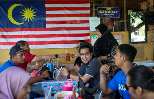 PENIAGA WARUNG MAKANAN