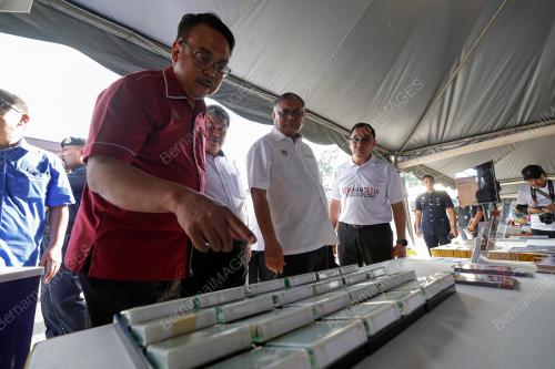 DATUK SERI DR SHAMSUL ANUAR NASARAH