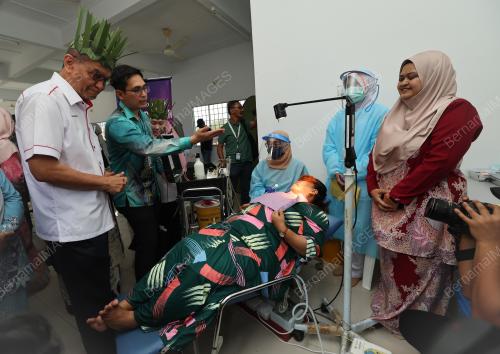 DATUK SERI DR DZULKEFLY AHMAD