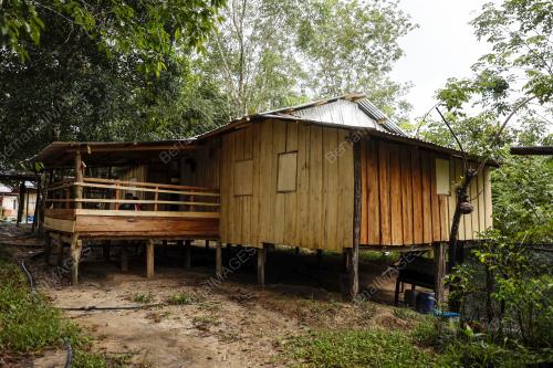 RUMAH KAYU SUKU MENDRIQ