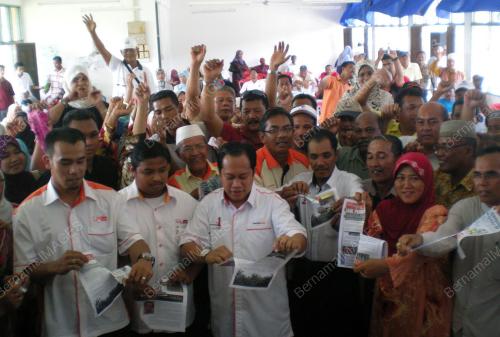 AHMAD MASLAN