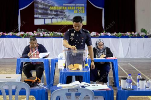 HARI MENGUNDI AWAL