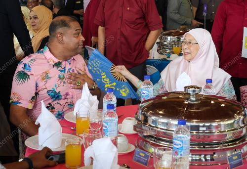 DATUK SERI DR WAN AZIZAH WAN ISMAIL