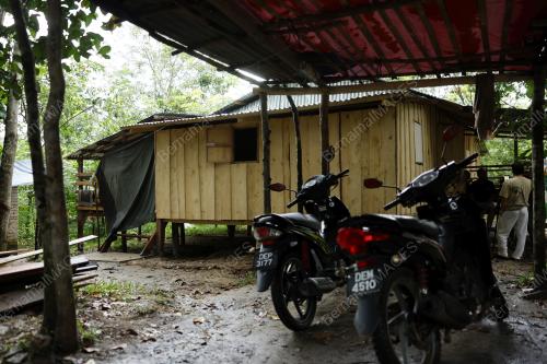 RUMAH KAYU SUKU MENDRIQ