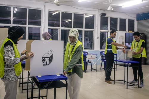 PETUGAS SURUHANJAYA PILIHAN RAYA