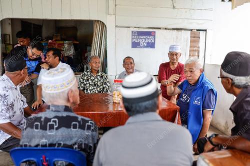 DATUK SERI BUNG MOKHTAR RADIN
