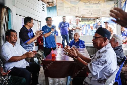 DATUK SERI BUNG MOKHTAR RADIN