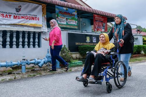 PUSAT MENGUNDI