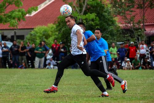 PERLAWANAN PERSAHABATAN AKMAL VS SANUSI