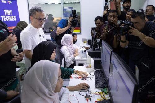 DATUK FAHMI FADZIL