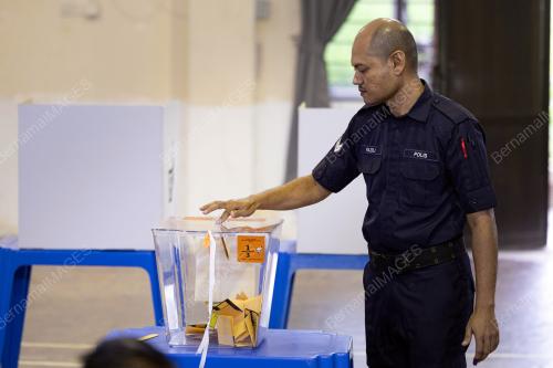 HARI MENGUNDI AWAL