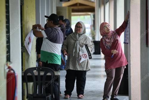 PERSIAPAN PETUGAS SPR DI SALURAN TEMPAT MENGUNDI