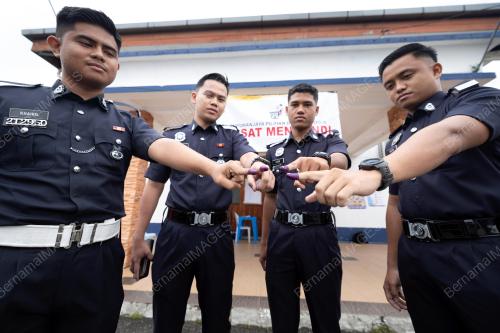 HARI MENGUNDI AWAL