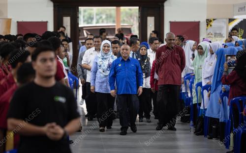 DATUK SERI SAARANI MOHAMAD
