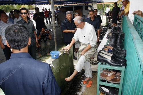 NAJIB TUN RAZAK