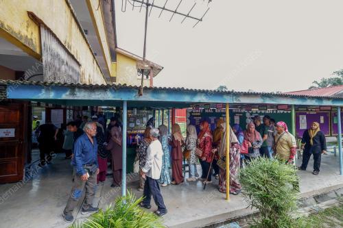 PENGUNDI BERATUR