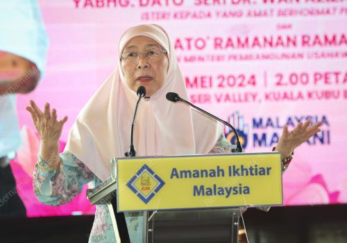 DATUK SERI DR WAN AZIZAH WAN ISMAIL