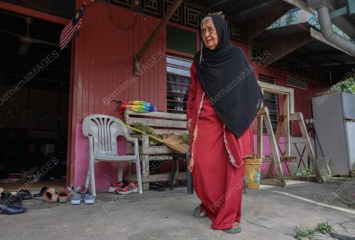 PENGUNDI WARGA EMAS TOK SIAH