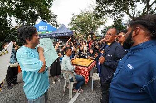 KHAIRUL AZHARI SAUT