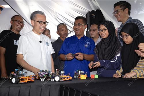 DATUK FAHMI FADZIL