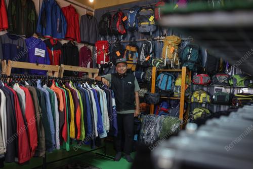 DARI PENDAKI KEPADA PENIAGA