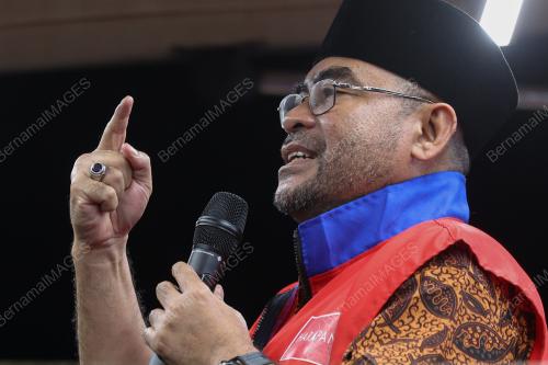 DATUK SERI DR MUJAHID YUSOF