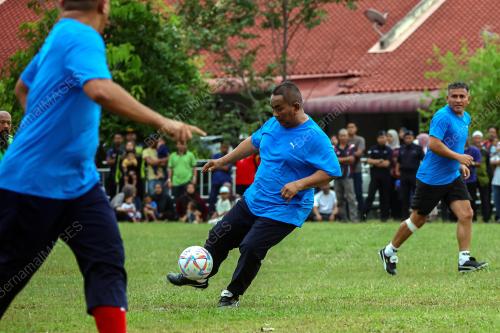 PERLAWANAN PERSAHABATAN AKMAL VS SANUSI