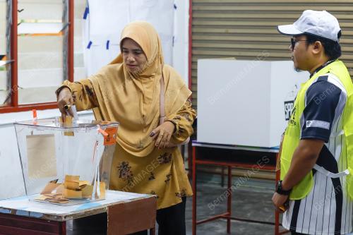PENGUNDI BERATUR