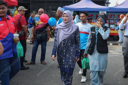 FADHLINA SIDEK