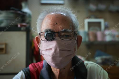 KERJA SI TUKANG JAM