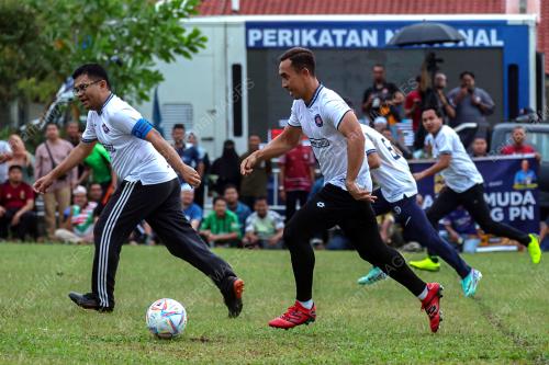 PERLAWANAN PERSAHABATAN AKMAL VS SANUSI