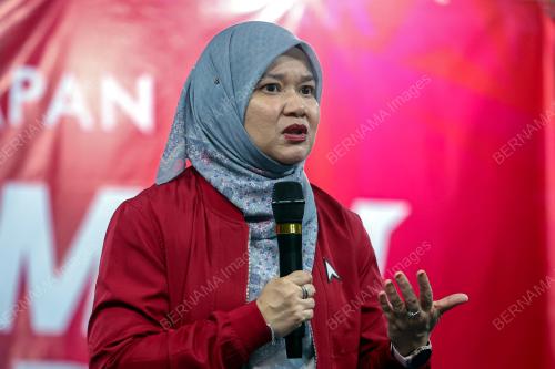 FADHLINA SIDEK