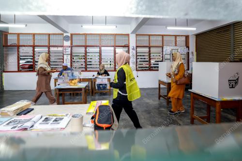 PENGUNDI BERATUR