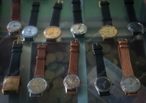 KERJA SI TUKANG JAM