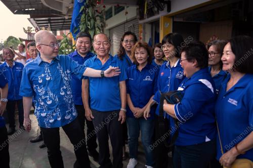 DATUK SERI DR WEE KA SIONG