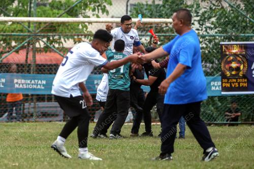 PERLAWANAN PERSAHABATAN AKMAL VS SANUSI