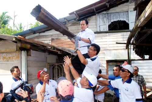 AHMAD MASLAN