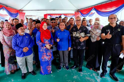 DATUK SERI SAARANI MOHAMAD