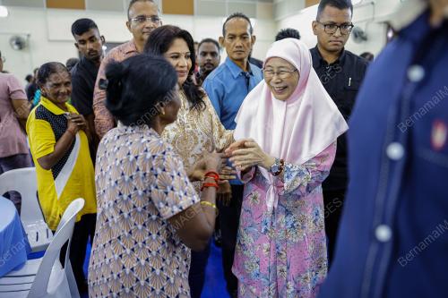 DATUK SERI DR WAN AZIZAH WAN ISMAIL