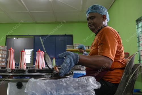 REMPEYEK WAK TUNOT TARIKAN KLUANG